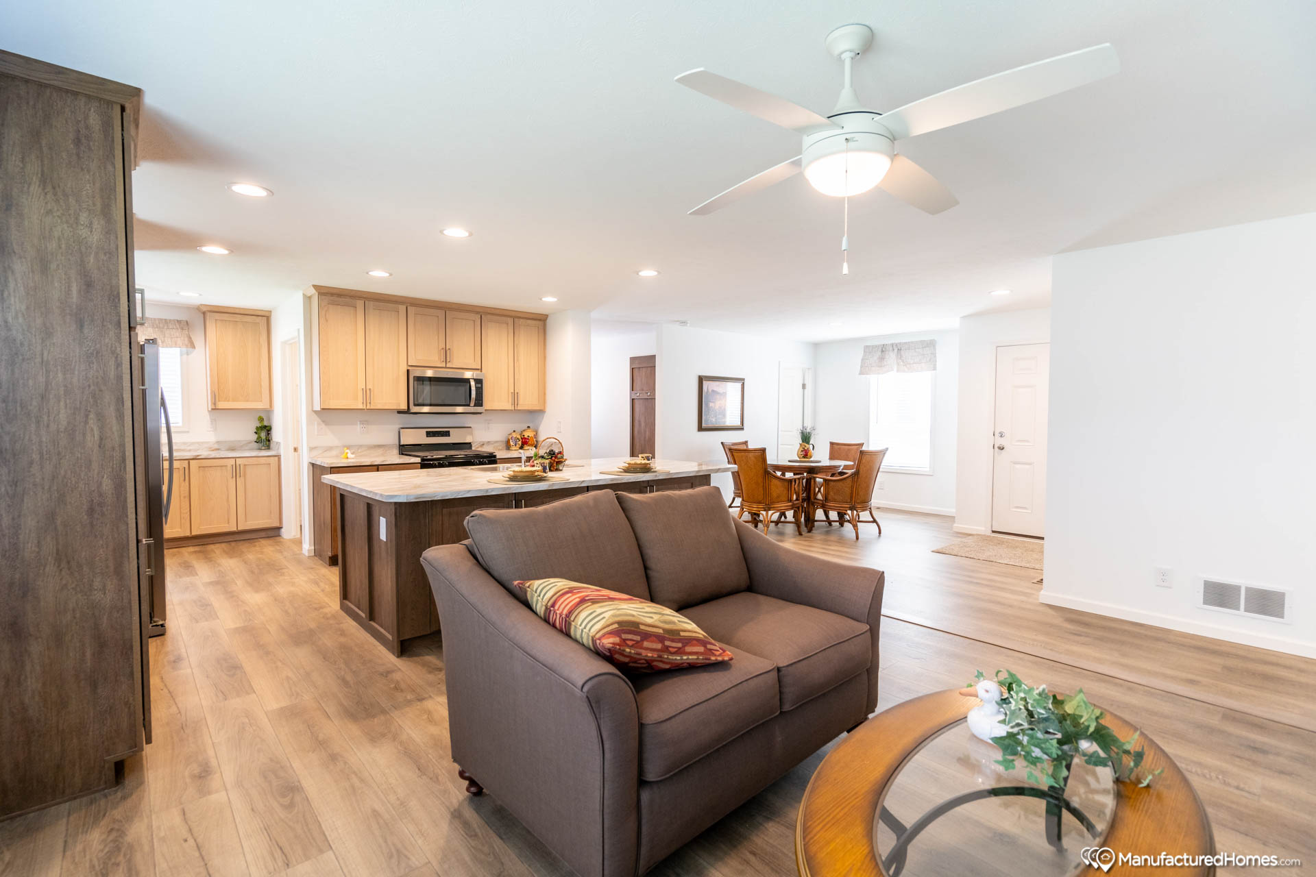 Landmark Essence Essence 17 9L32563A (2NM2424-V) - D & H Homes